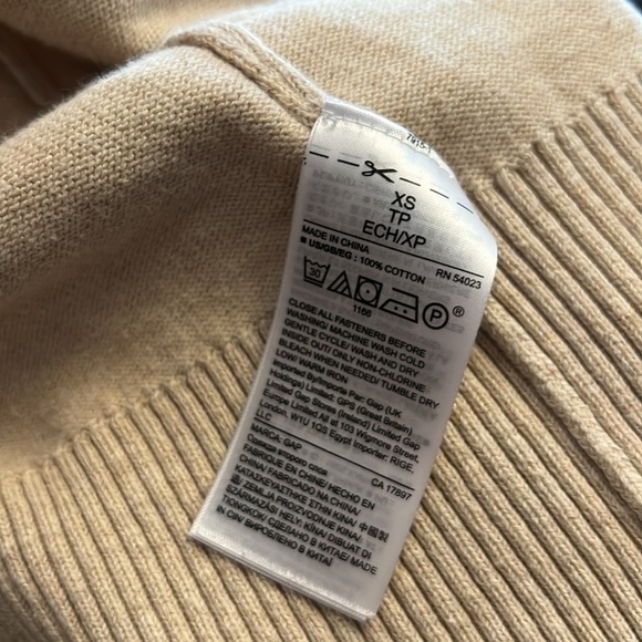 Gap cardigan size extra small. Petite - Picture 2 of 4